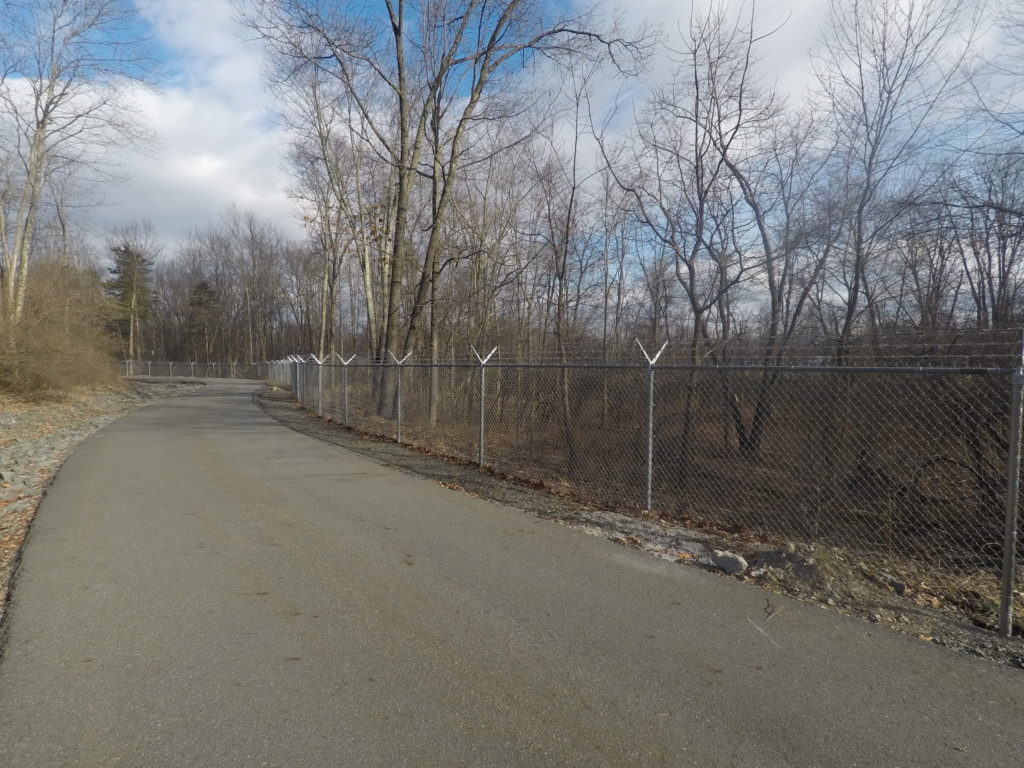 Chainlink Fence around a turn